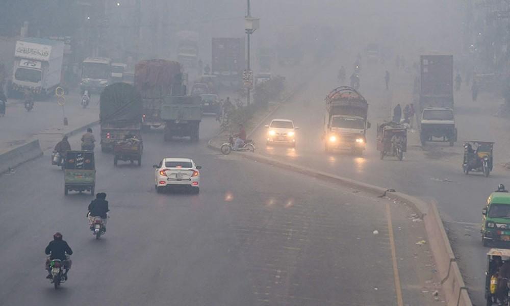 Govt decides to spray water to curtail smog in Lahore