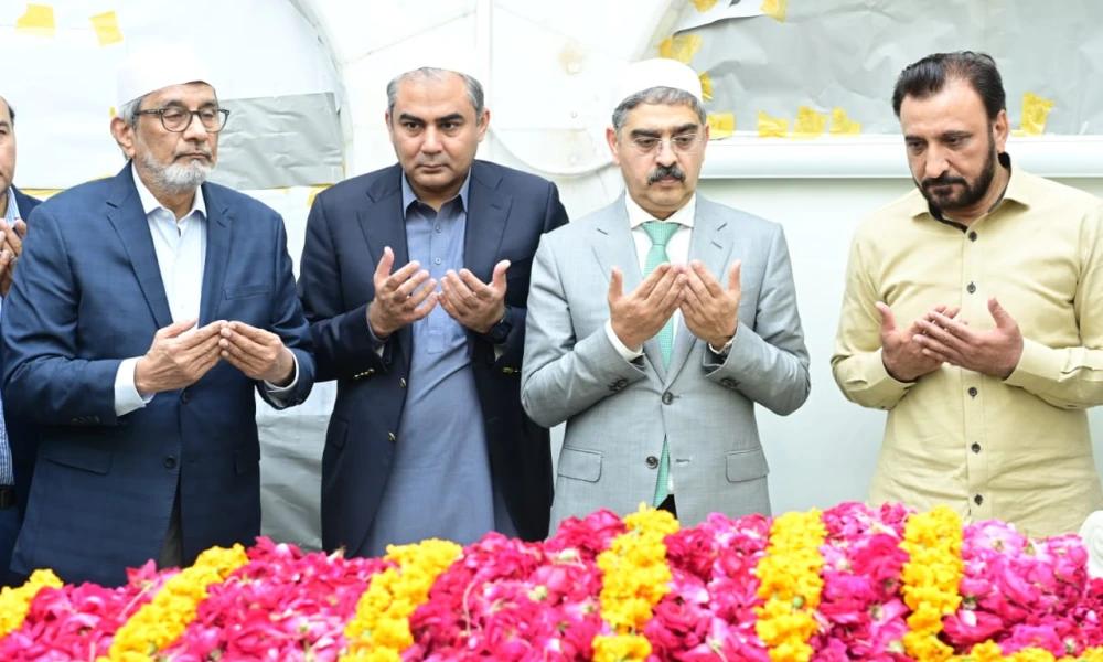 نگران وزیر اعظم کی داتا علی ہجویر ی کے دربار پر حاضری