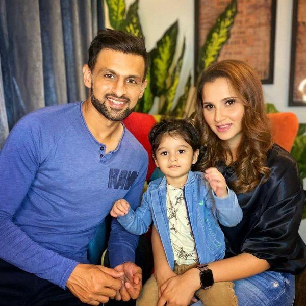 Shoaib Malik leaves T20 squad after son fell ill