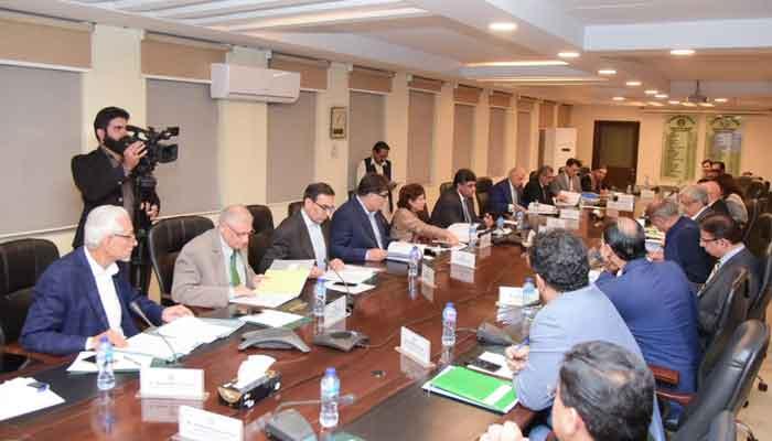 Pakistan should strictly implement all targets: IMF