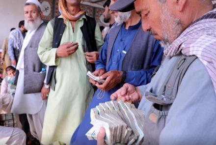 UN warns of gigantic collapse of Afghan banks