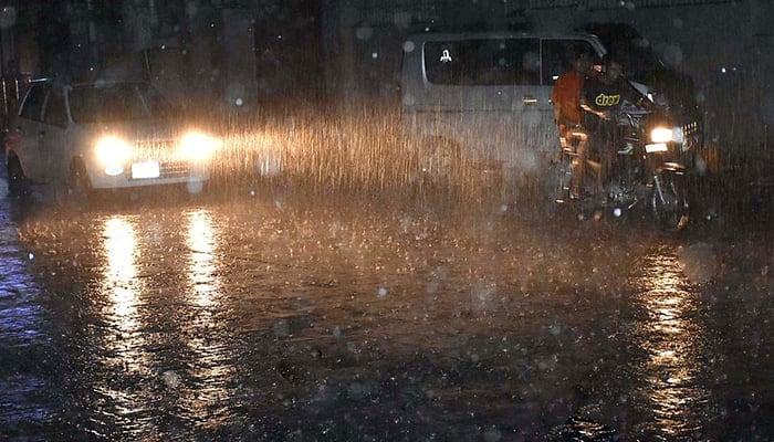 Thunderstorm, rain in various cities including Lahore