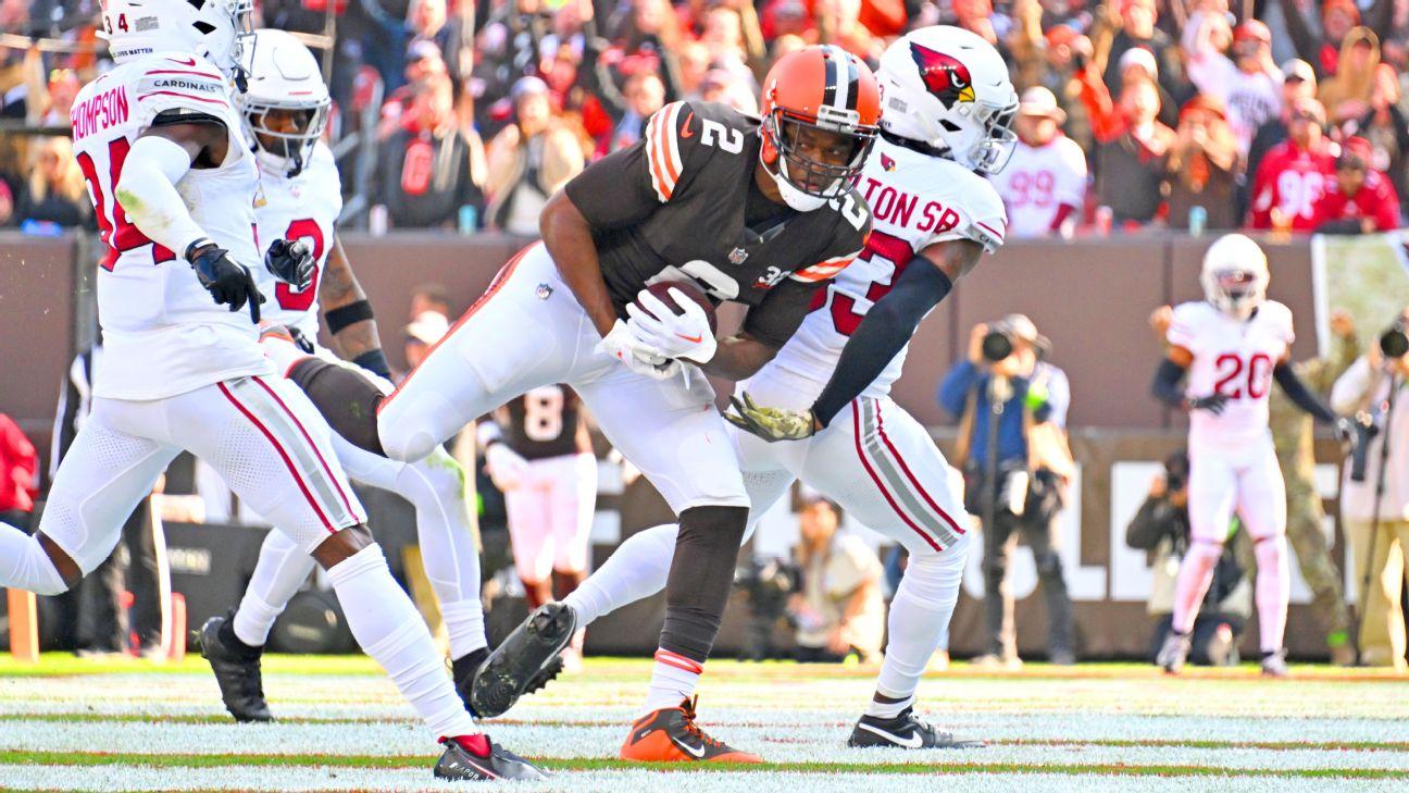 Browns' Amari Cooper catches ricocheted pass for touchdown