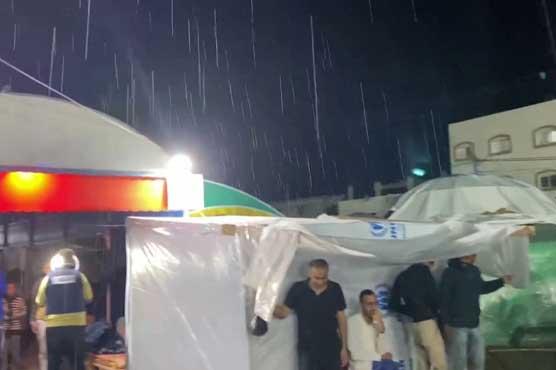 غزہ میں ہونے والی بارش سے  بےگھر فلسطینیوں کی  مشکلات میں اضافہ