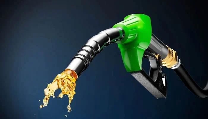 حکومت نے پٹرولیم مصنوعات کی قیمتوں  میں کمی کر دی