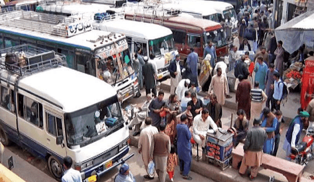 سیکرٹری آر ٹی اے کا مختلف بس اڈوں کا دورہ ، فٹنس سرٹیفیکیٹ نہ رکھنے والی گاڑیاں بند کر دیں