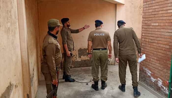 Lahore Police claims to have killed six robbers