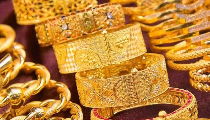 Gold price falls by Rs1400 in Pakistan