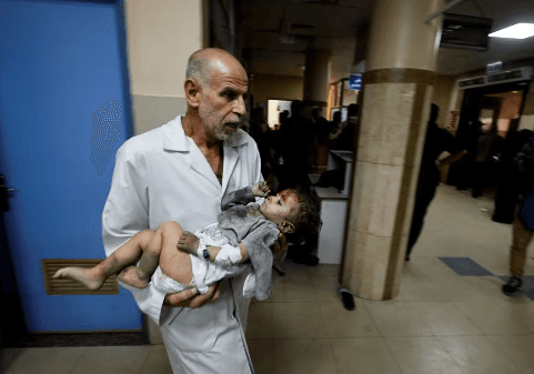 Israeli air strikes kill dozens in south Gaza ahead of offensive