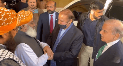 Nawaz visits Fazl’s home, condoles him on death of his mother-in-law