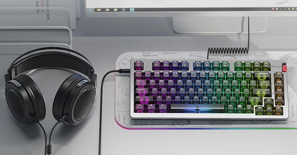 This mechanical keyboard has a headphone jack you might actually want to use