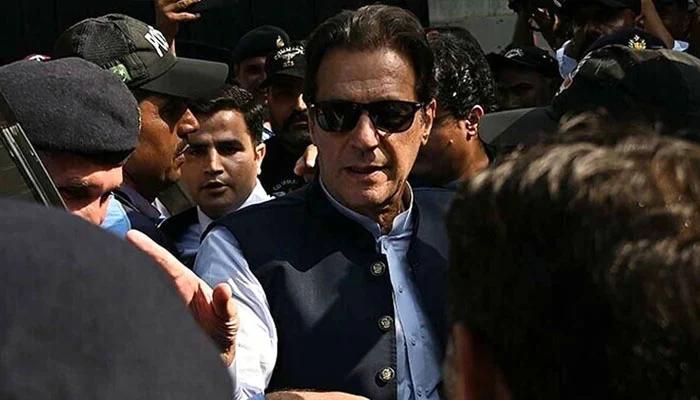 عمران خان خاتون جج کی عدالت میں گئے اور معذرت کی، وکیل سلمان صفدر