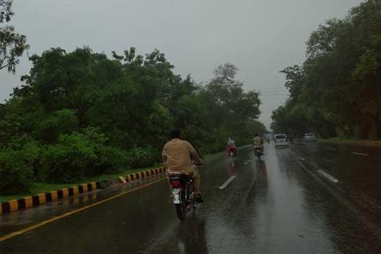 Air pollution slightly reduces after rain in Lahore