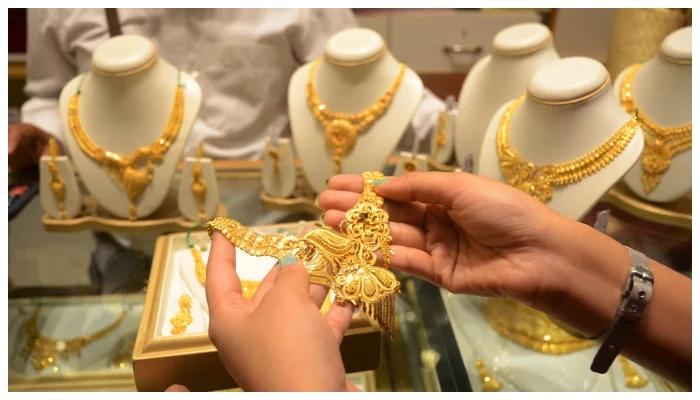 Gold price increases by Rs3100 per tola in Pakistan