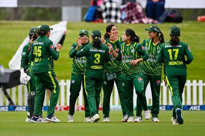 Fatima Sana, Shawaal Zulfiqar lead Pakistan women to a historic win