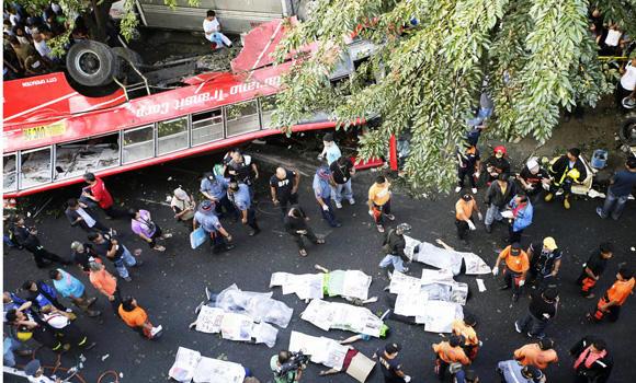 17 killed, 12 injured as bus falls into ditch in Philippines