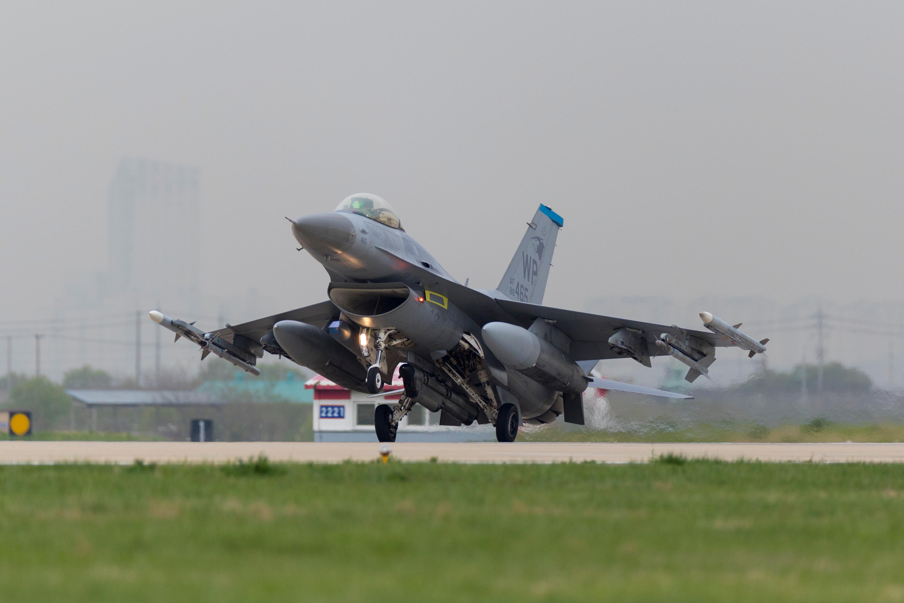 US F-16 plane crashes in S. Korea