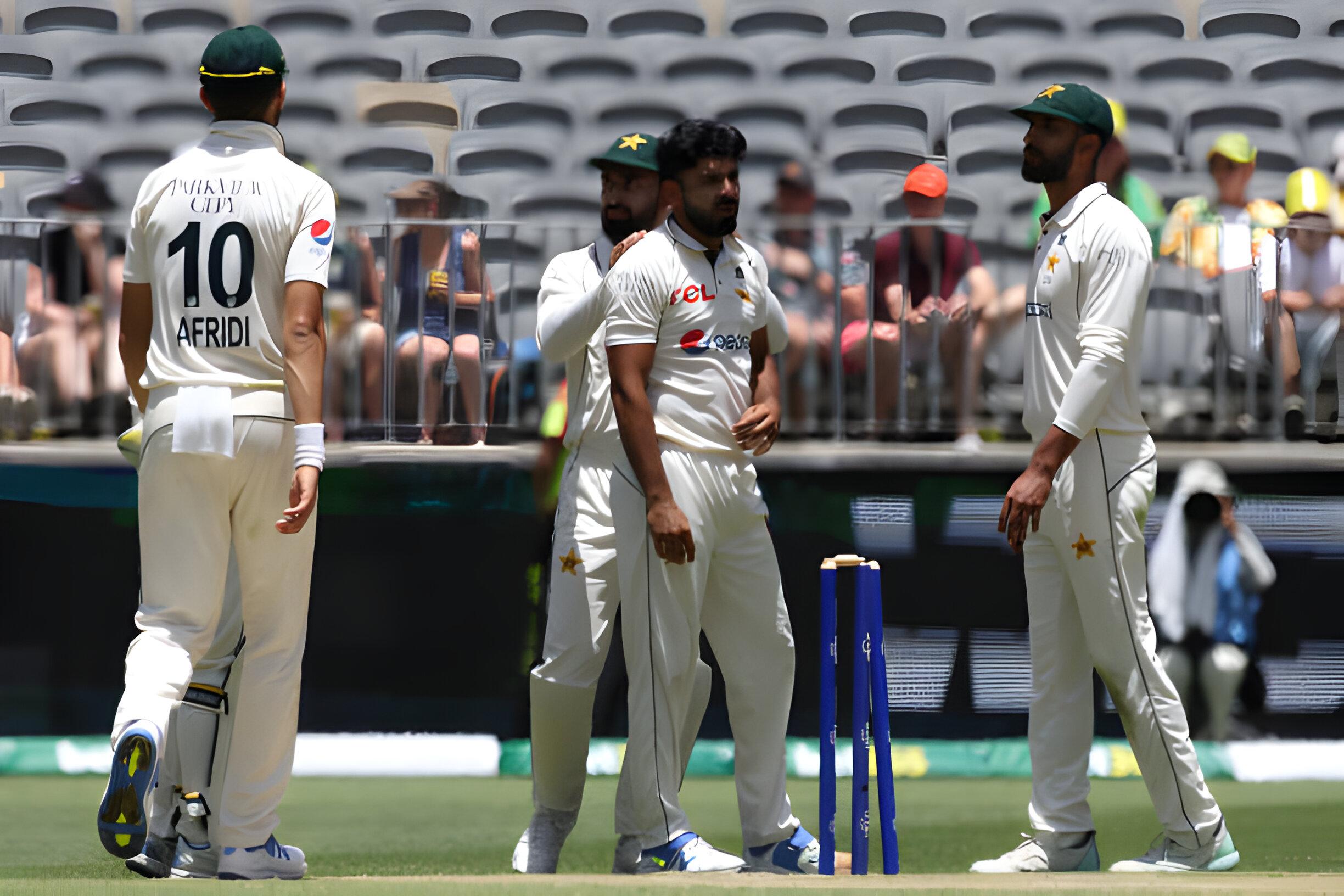 پرتھ ٹیسٹ ، آسٹریلیا کی ٹیم پہلی اننگز میں 487 رنز بنا کر آؤٹ