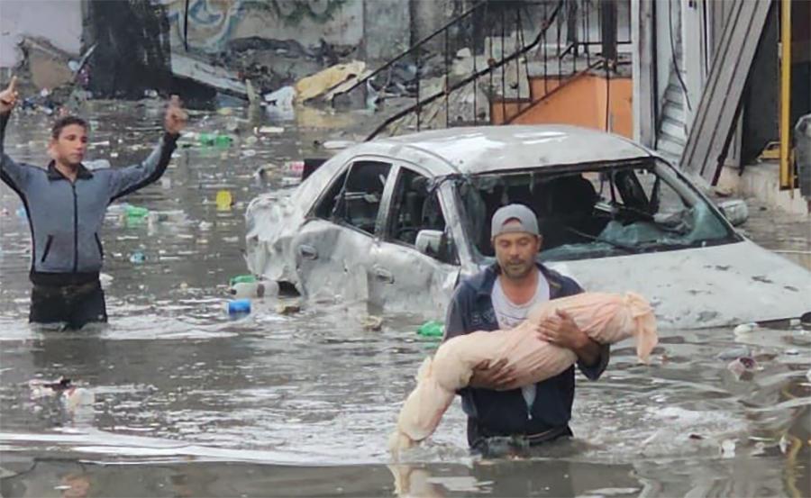 غزہ میں شدید بارش اور سیلاب کے باعث بے گھر فلسطینی شہریوں کی مشکلات میں مزید اضافہ