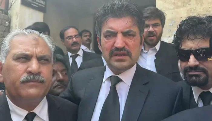 لاہور ڈسٹرکٹ بار نے سیشن کورٹ کے احاطے میں پولیس کے داخلے پر پابندی عائد کردی