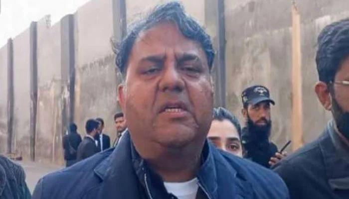نیب نے فواد چوہدری کو گرفتار کر لیا