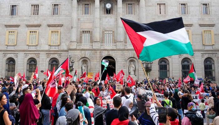 شمالی لندن میں اسرائیلی سفیر کے گھر کے سامنے احتجاج ،فلسطین آزاد کرو کے نعرے