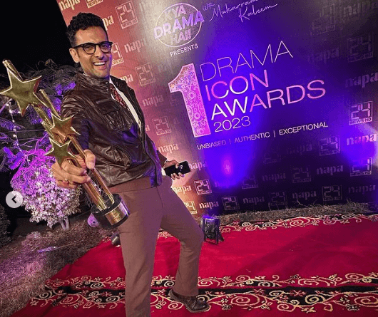 Mohib Mirza clinches best actor award at Icon Awards 2023