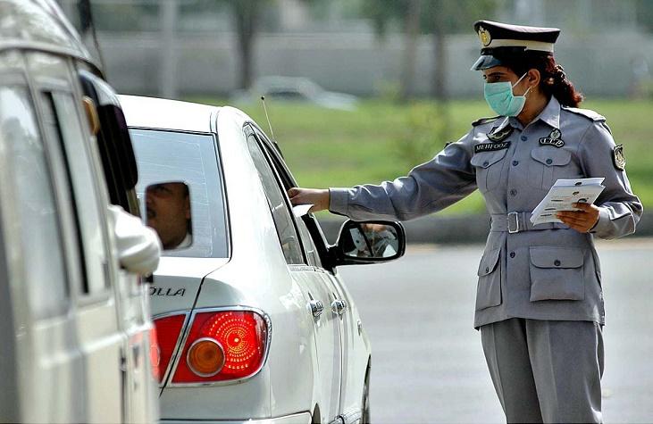 Police in action against drivers without license in Islamabad