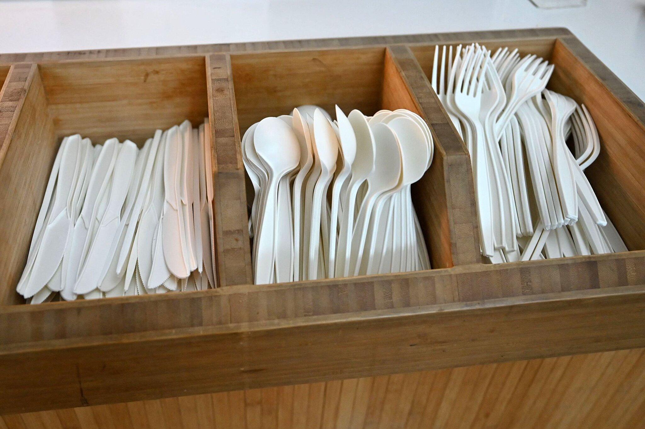 Plastic cutlery banned in Canadian restaurants