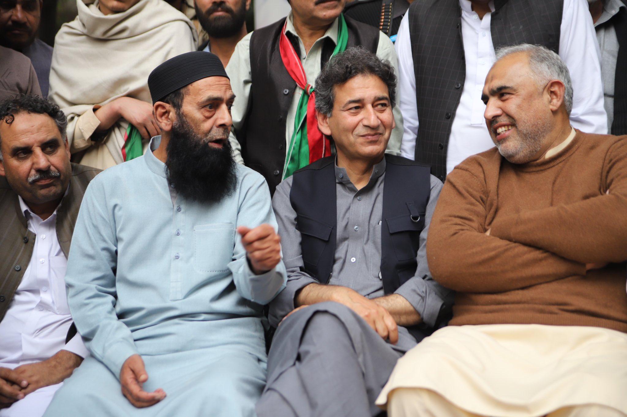اسد قیصر سمیت کے پی کے سابق وزراکو نیب نے طلب کر لیا
