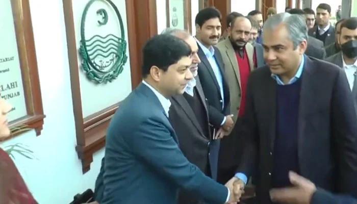 نگران وزیر اعلیٰ پنجاب محسن نقوی کا   اچانک بزنس فسیلیٹیشن سنٹر کا دورہ