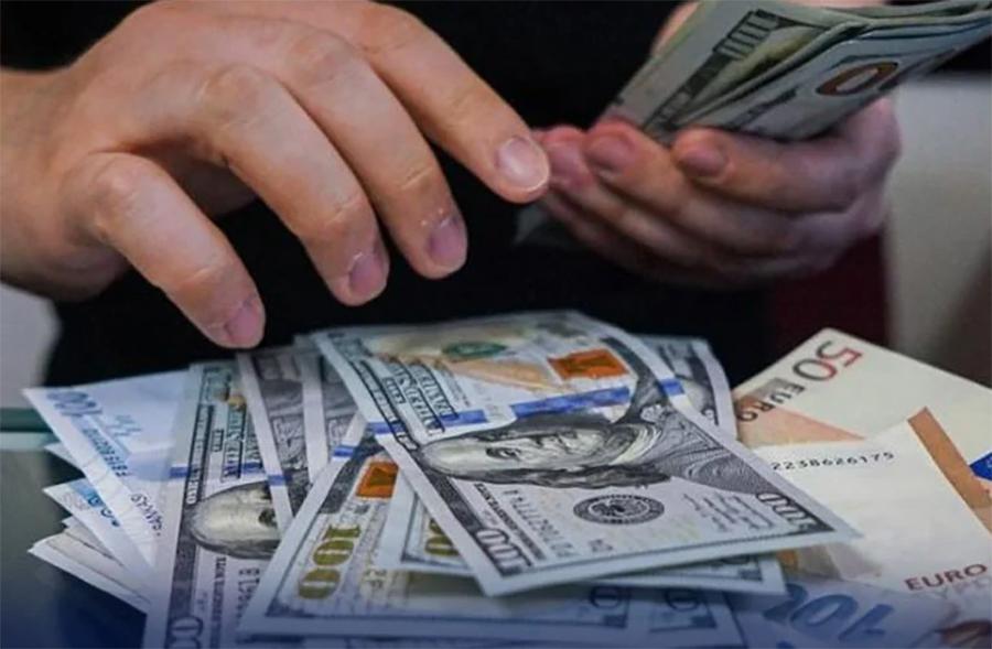 انٹربینک میں ڈالر کی قدر میں 43 پیسے کی کمی