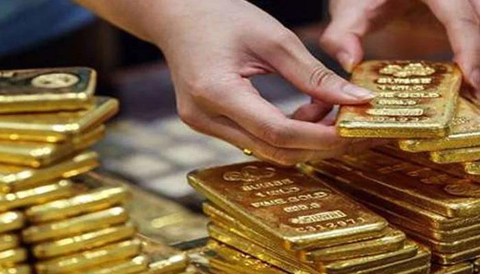 Gold price drops by Rs1900 per tola