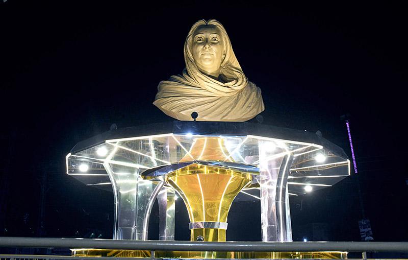 Benazir Bhutto’s statue inaugurated in Larkana