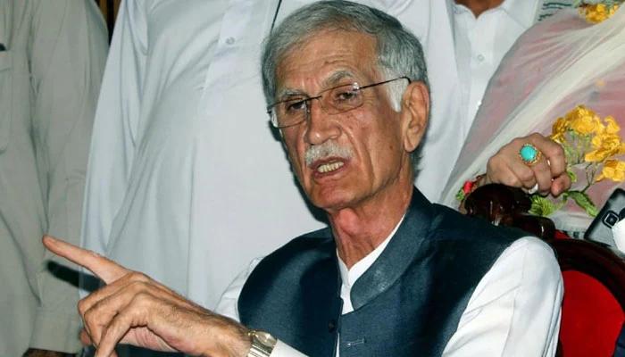 جو سیاسی پارٹیاں فوج پر حملہ کرتی ہیں وہ ملک دشمن ہیں، پرویز خٹک