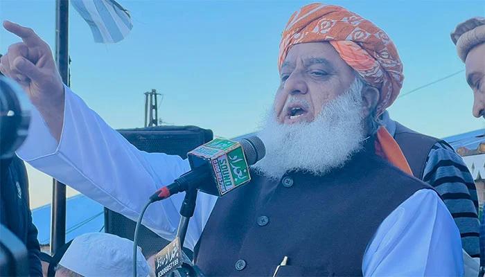 مولانا فضل الرحمان کے قافلے پر مبینہ فائرنگ