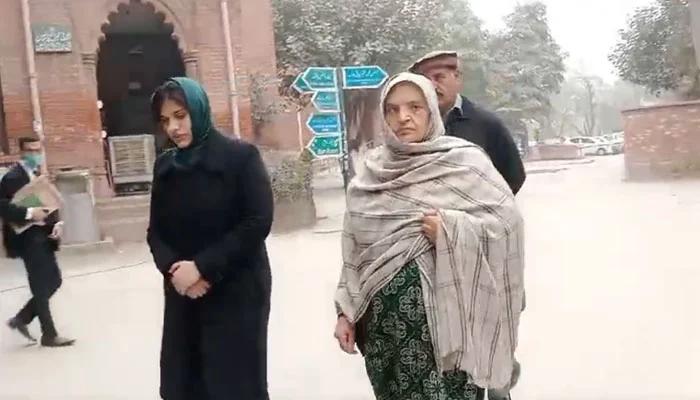 اگر میرے بیٹے  کو کچھ ہوا تو آئی جی پنجاب کے خلاف  ایف آئی آرکٹواؤں گی، والدہ  عمر ڈار