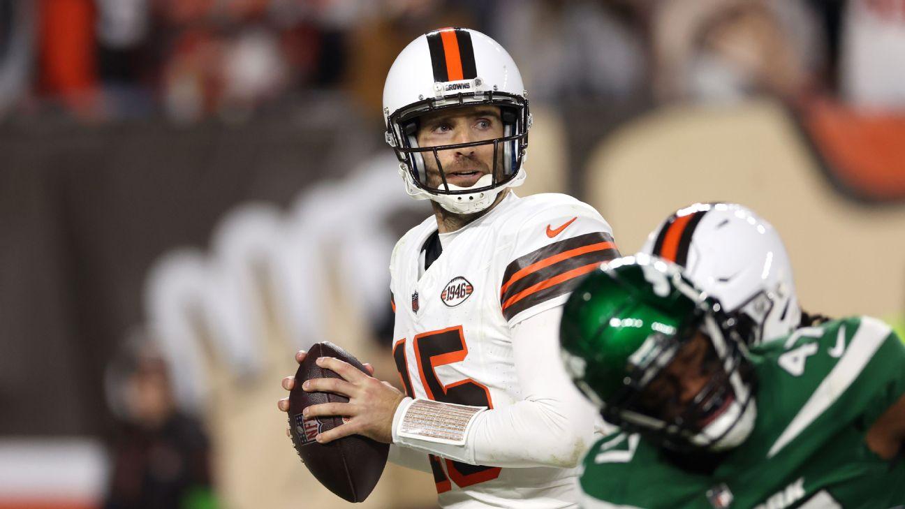 Joe Flacco continues improbable season, leads Browns into playoffs