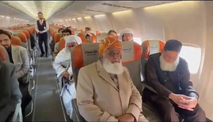جے یو آئی  ف کے سربراہ مولانا فضل الرحمٰن افغانستان روانہ
