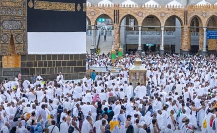 سہولتوں میں اضافے سے گزشتہ سال عمرہ زائرین کی تعداد میں 50 لاکھ کا اضافہ،1 کروڑ 35 لاکھ تک پہنچ گئے، سعودی وزیر حج
