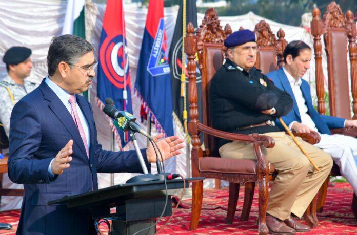 دہشت گردی کے خلاف بے خوفی سے لڑنے پر قوم سکیورٹی فورسز کی انتہائی مقروض ہے، نگران وزیراعظم