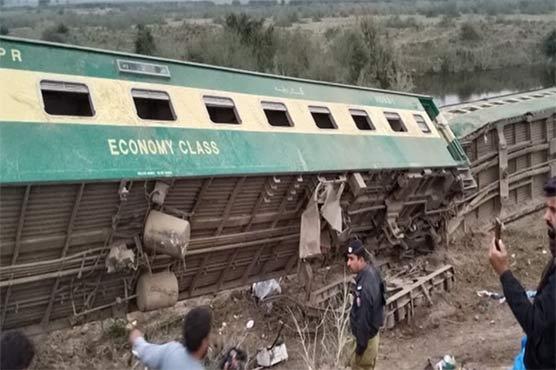 Karachi to Lahore Shalimar Express meets accident