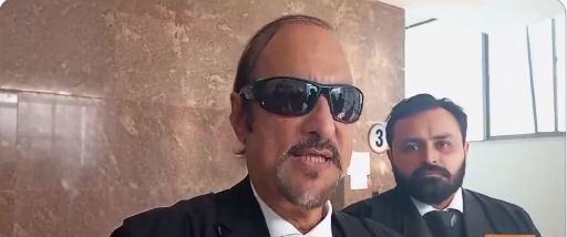 ہم سے بلا چھین کر پچ اکھاڑ دی گئی لیکن میدان نہیں چھوڑیں گے، بابر اعوان