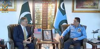 امریکی سفیر ڈونلڈ بلوم  کی  ائیر چیف مارشل ظہیر احمد سے  ملاقات