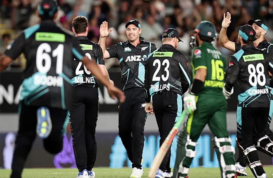 تیسرا ٹی ٹوئنٹی، پاکستان کو 46 رنز سے شکست، باؤلنگ بیٹنگ دونوں ناکام