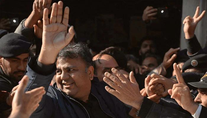 عدالت نے فواد چوہدری کو جوڈیشل ریمانڈ پر جیل بھیج دیا