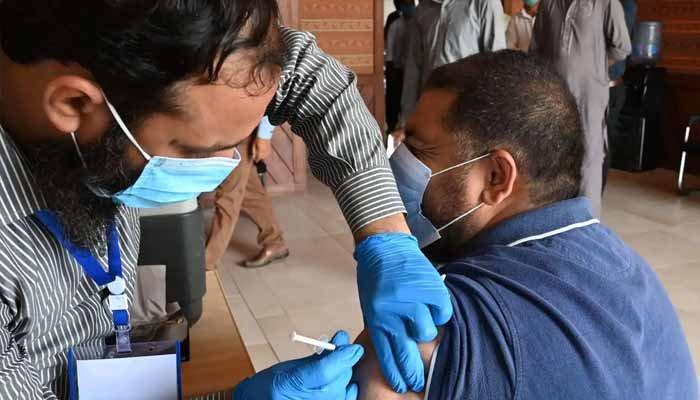ویکسی نیشن نہ کرانے والوں کو موقع پر ہی ویکسین لگانے کا فیصلہ