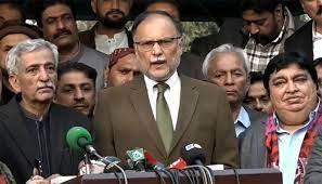 بلاول بھٹو انڈر 19 کا کھلاڑی ہے اور ابھی نیٹ پریکٹس میں مصروف ہے، احسن اقبال