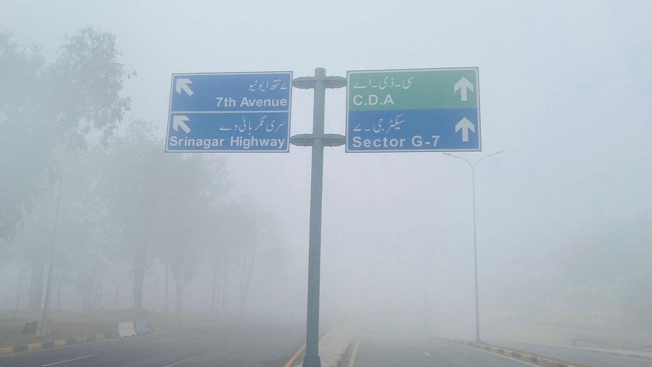 Fog paralyzes Rawalpindi, Islamabad, Disrupts flights, trains daily life