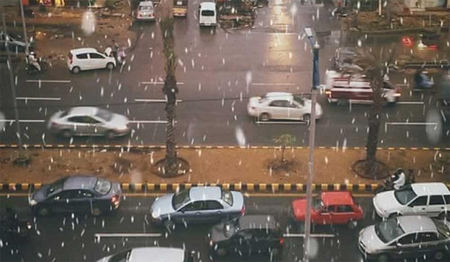 کراچی: موسلادھار بارش، سرد ہوائیں چلنے لگیں